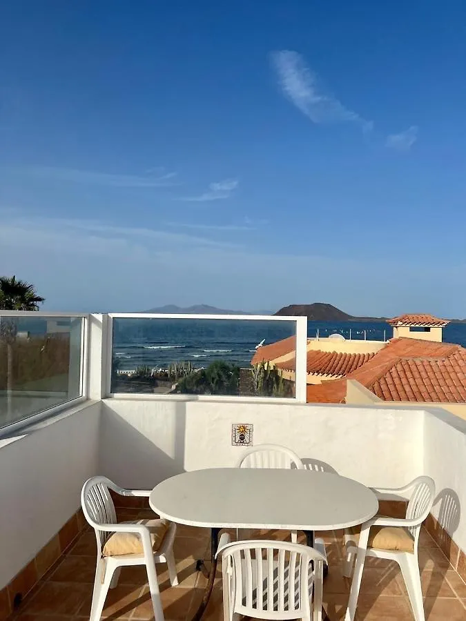 Pura Vida Surf Camp & School Hostel La Oliva Spanje