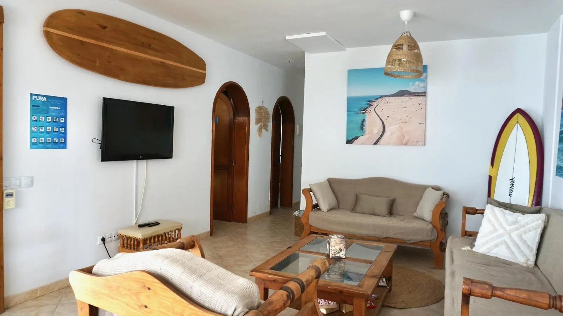 Pura Vida Surf Camp & School Hostel La Oliva